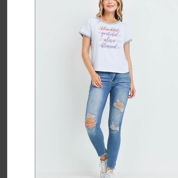 WHITE "THANKFUL GRATEFUL Alive Blessed” graphic print ringer tee, New!🙏🏾 - Picture 10 of 14